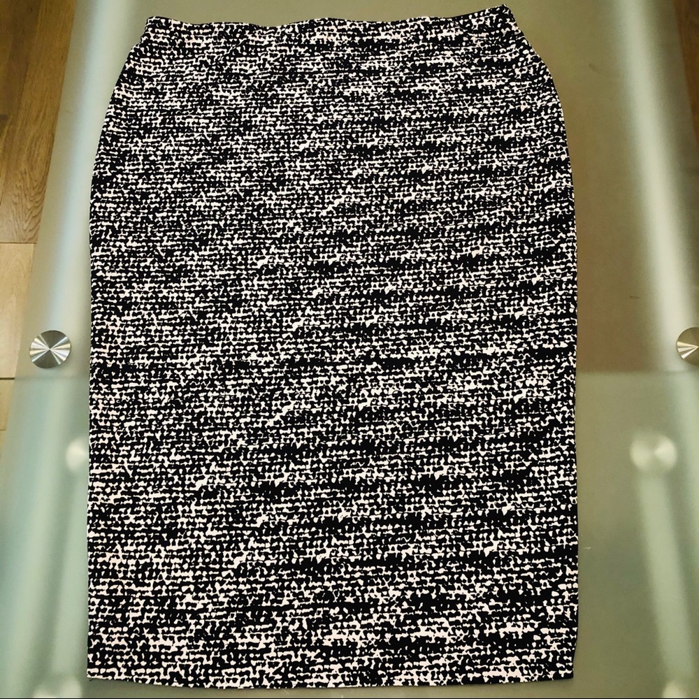 VINCE CAMUTO/ PENCIL SKIRT
